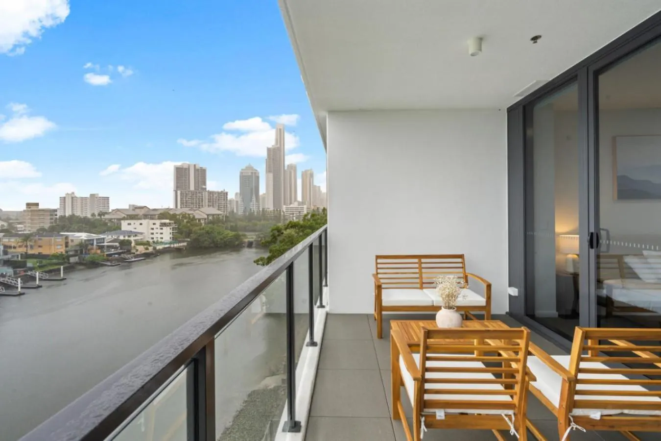 The Sunset - Brand New Riverview 2 Bedroom With Free Parking, Pool & Gym 골드코스트